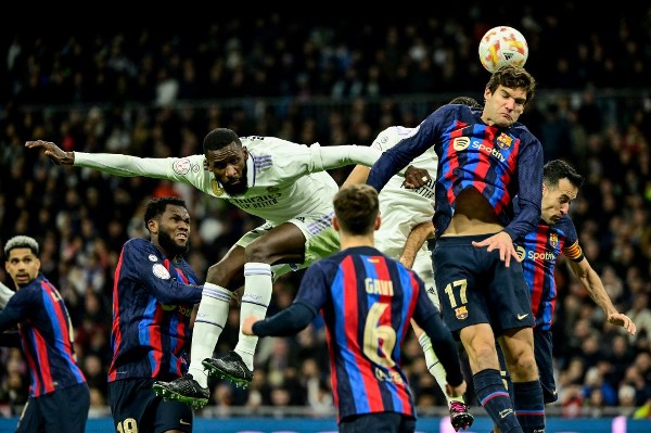 逆袭称王，苏超泰州队获2025微博竞燃之夜年度全民闪耀运动队